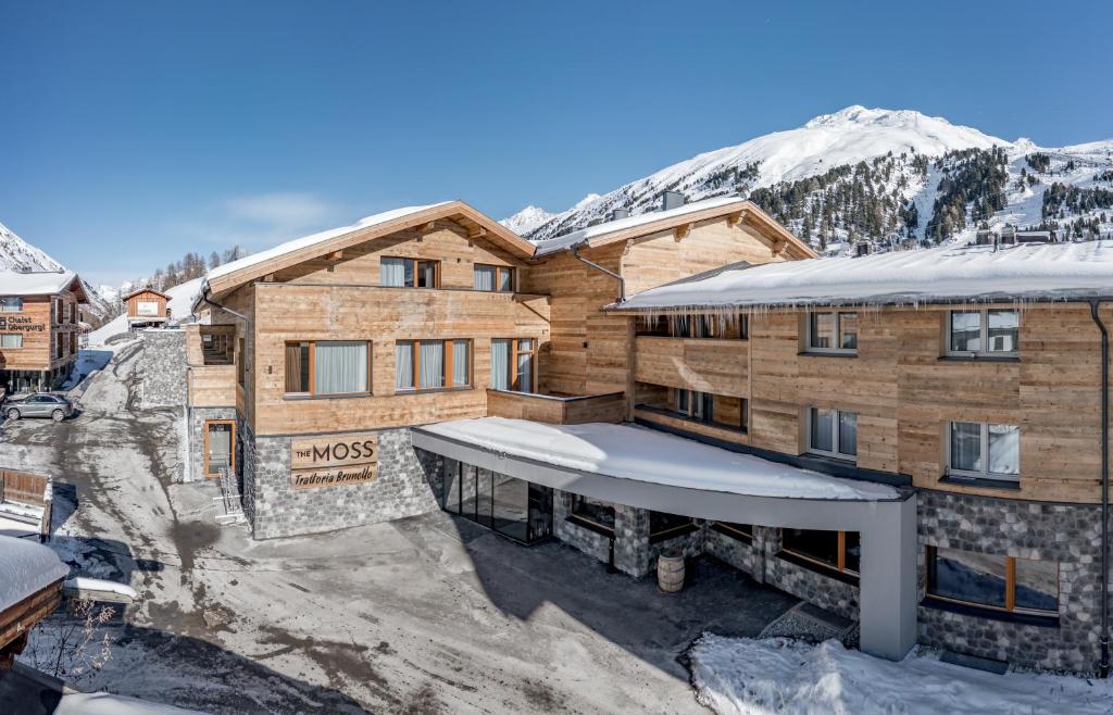 Nespecifikovaný výhled na hory nebo výhled na hory při pohledu z hotelu