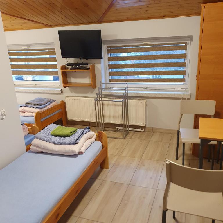 Noclegi Silesia ASTER - Chambre Quadruple Avec Salle De Bains Commune