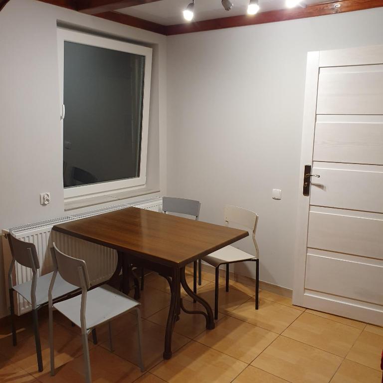 Noclegi Silesia ASTER - Chambre Quadruple Avec Salle De Bains Commune