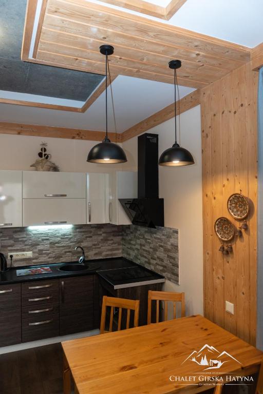 Kuchyň nebo kuchyňský kout v ubytování Apartments Chalet Girska Hatyna