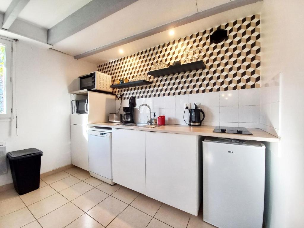 Kuchyňa alebo kuchynka v ubytovaní Gîte Les Cerisiers