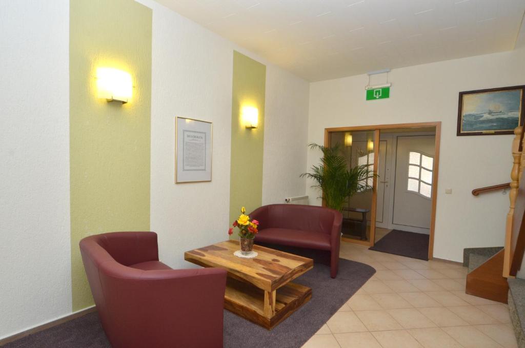 Posezení v ubytování Land-Hotel Am Wald Garni