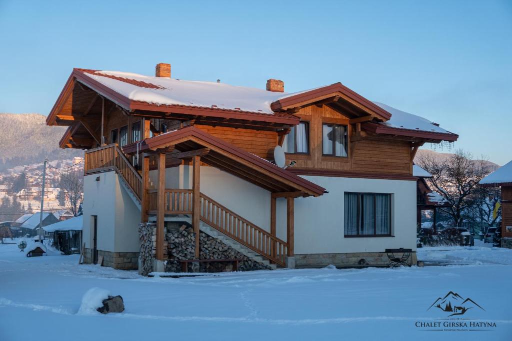 Nespecifikovaný výhled na hory nebo výhled na hory při pohledu z aparthotelu