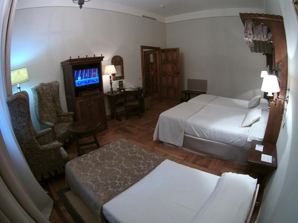 Parador de Santiago - Hostal Reis Catolicos - 8