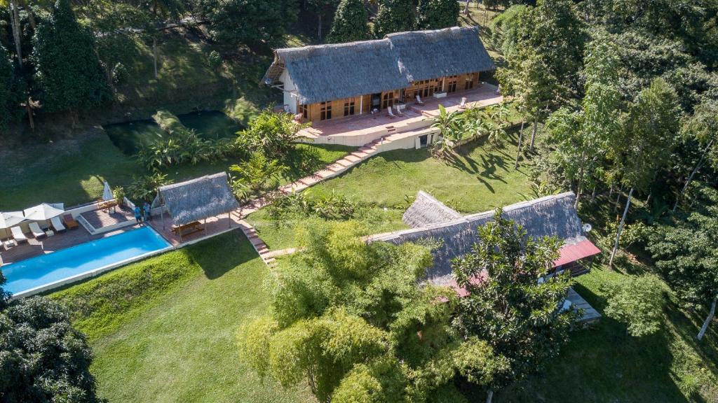 Bazén v ubytování Pumarinri Amazon Lodge nebo v jeho okolí