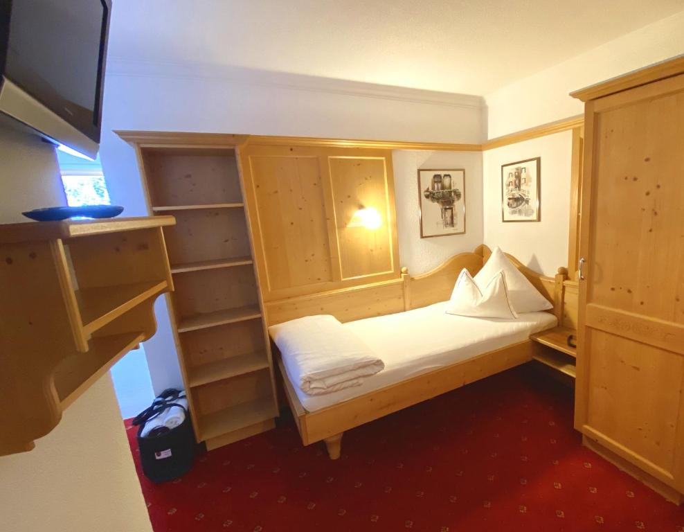 Postel nebo postele na pokoji v ubytování Hotel Alpina