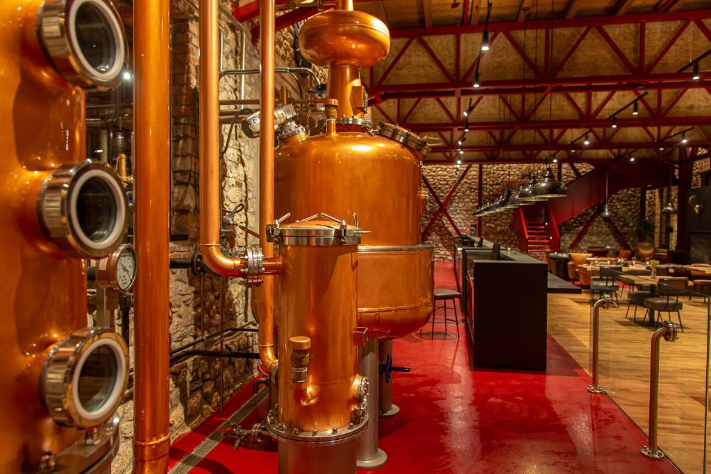 Foto sihtkohas Leskovik asuva majutusasutuse Melesin Distillery galeriist