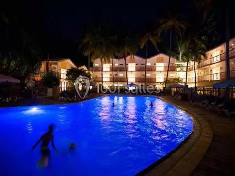 Bazén v ubytování NOUVEAUTÉ CLÉ EN MAIN - L'EDEN - STUDIO HOTEL CARAYOU: BAR, PISCINE, PLAGES nebo v jeho okolí