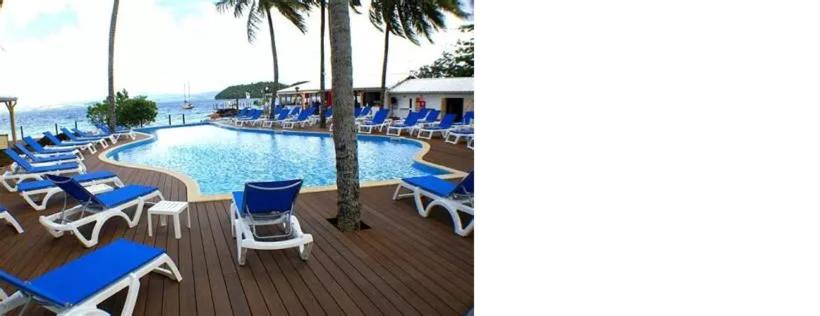 Bazén v ubytování NOUVEAUTÉ CLÉ EN MAIN - L'EDEN - STUDIO HOTEL CARAYOU: BAR, PISCINE, PLAGES nebo v jeho okolí