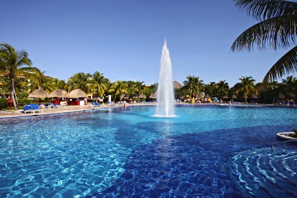 Bazén v ubytování Bahia Principe Grand Coba - All Inclusive nebo v jeho okolí