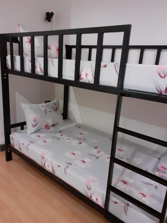 Postel nebo postele na pokoji v ubytování BaanSu Hostel
