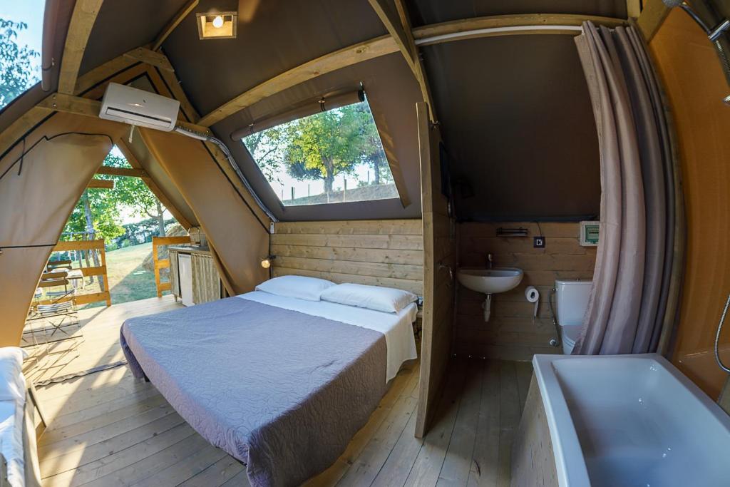 Postel nebo postele na pokoji v ubytování Resort Orizzonti Glamping