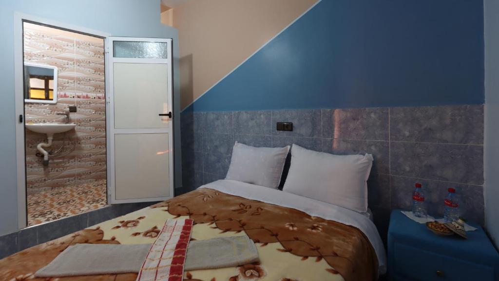 Postel nebo postele na pokoji v ubytování Dar Arghen Family Lodge