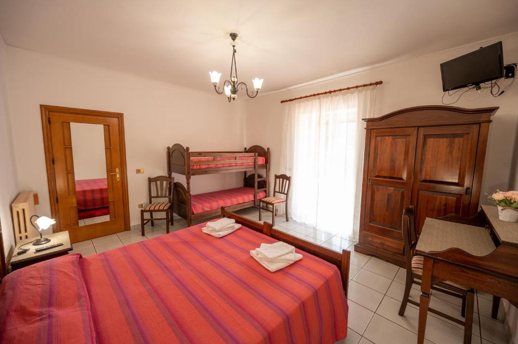 Agriturismo Caperroni - Habitación Cuádruple Con Terraza