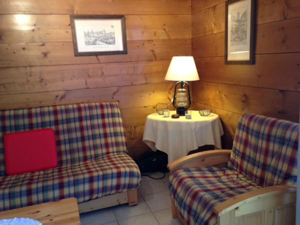 a room with two chairs and a table with a lamp at Appartement Samoëns, 3 pièces, 6 personnes - FR-1-629-76 in Samoëns