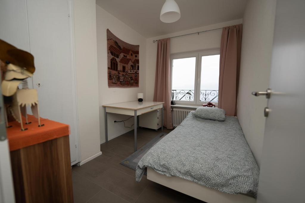 Postel nebo postele na pokoji v ubytování Entire apartments with stunning view