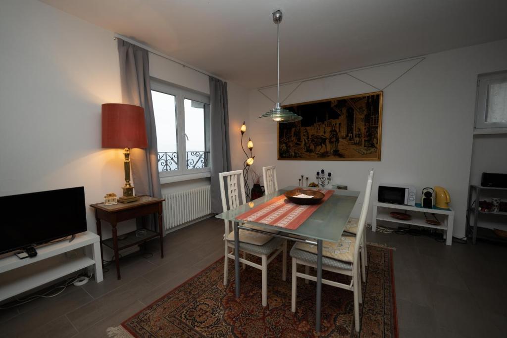 TV a/nebo společenská místnost v ubytování Entire apartments with stunning view