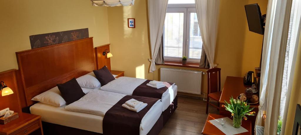 Łóżko lub łóżka w pokoju w obiekcie Pension Elektra