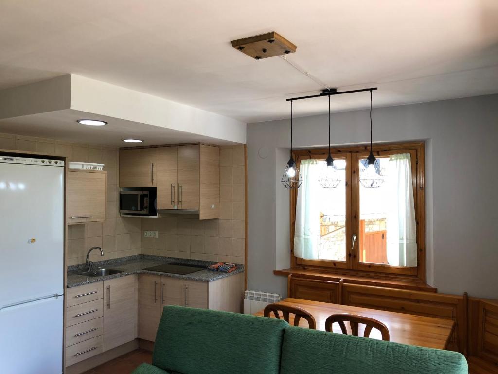 Kuchyňa alebo kuchynka v ubytovaní Apartamentos Ca de Marti