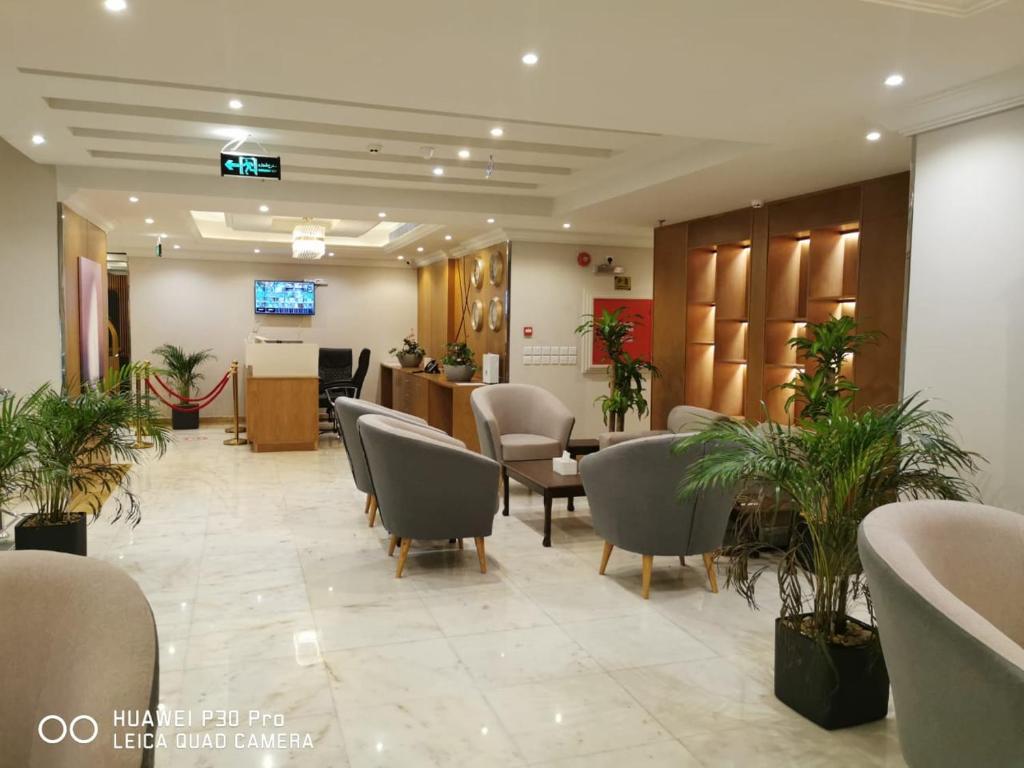 a waiting room with chairs and a reception desk at رام جده للشقق الفندقيه Ram Jeddah in Jeddah
