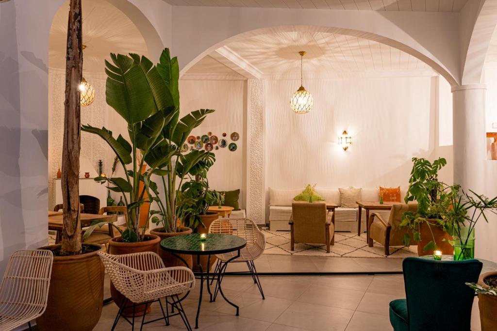 O zonă de relaxare la Riad Dar Blanche & Spa