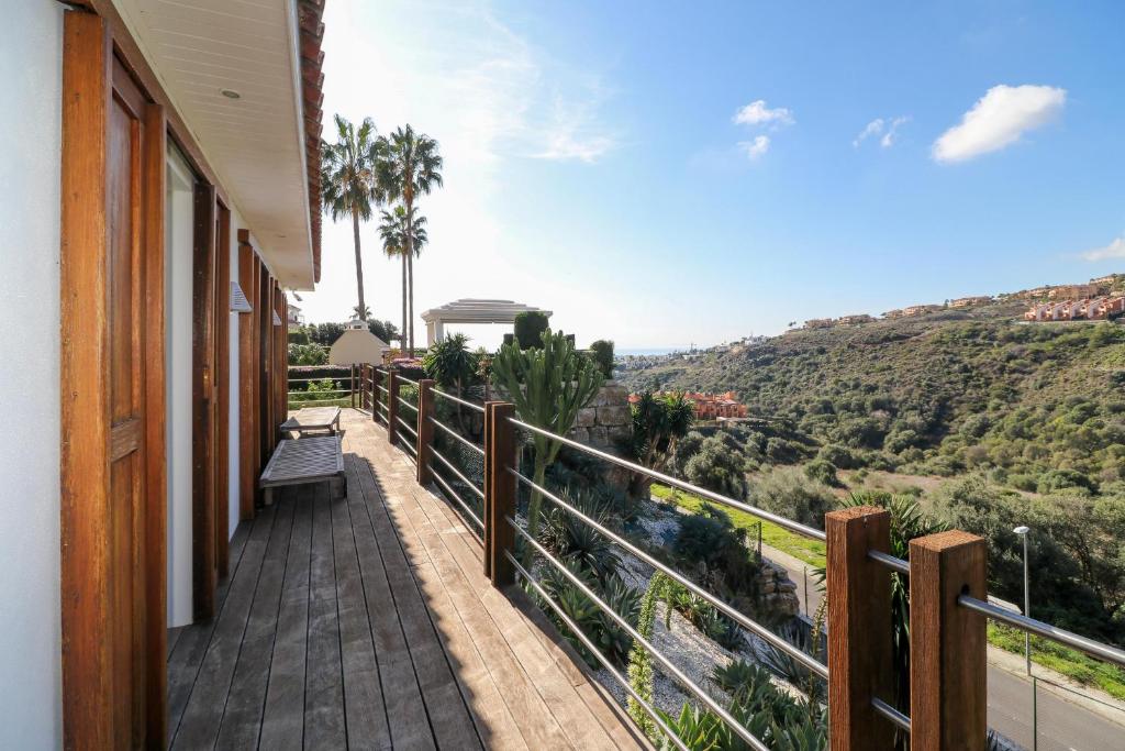 Fotografia z galérie ubytovania Atalaya villa with fantastic views v destinácii Estepona
