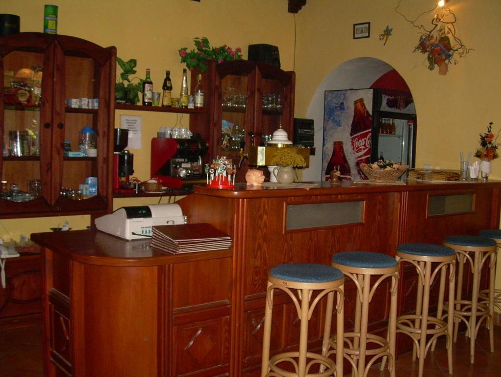 Lounge nebo bar v ubytování Penzion U Ráztoky