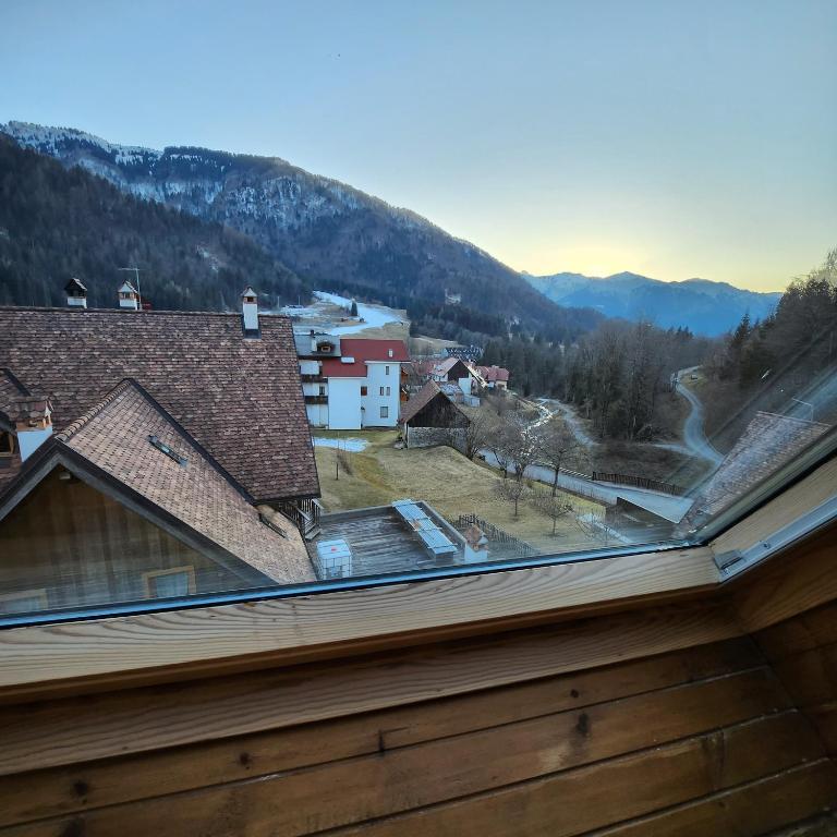 Nespecifikovaný výhled na hory nebo výhled na hory při pohledu z apartmánu