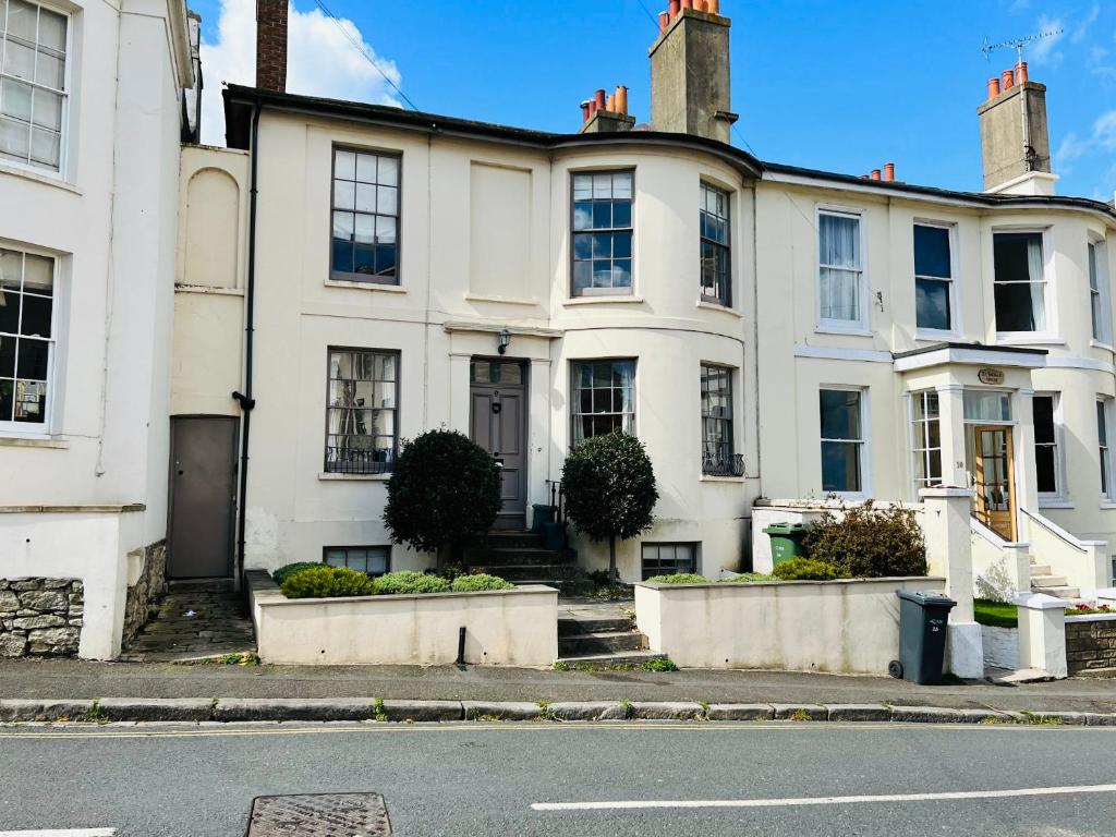 2 Bedroom Apartment ST9AX, Ryde, Isle of Wight, Ryde (updated prices 2024)