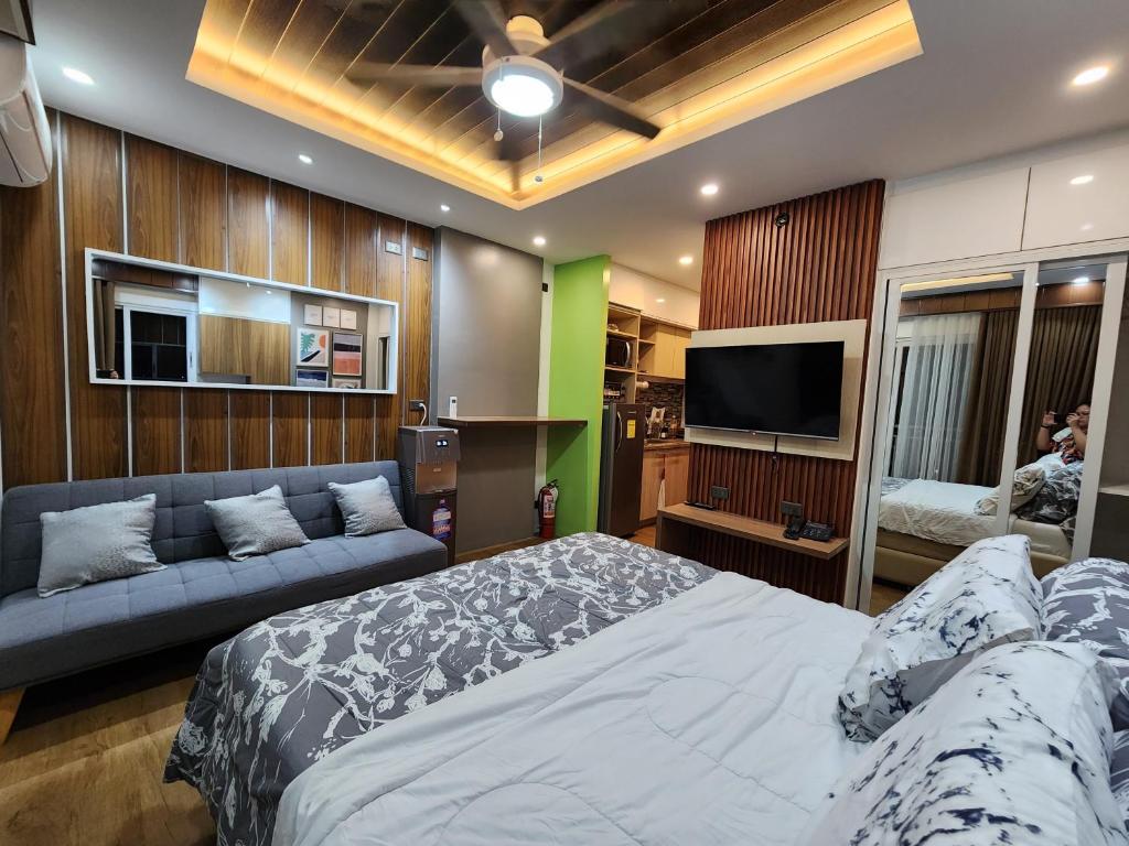 Postel nebo postele na pokoji v ubytování 2124 Mesatierra Garden Residences with FREE Wifi & Netflix