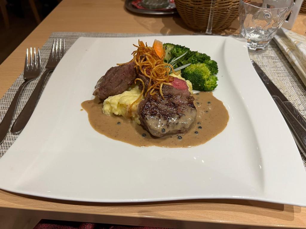 Jídlo v hotelu nebo okolí