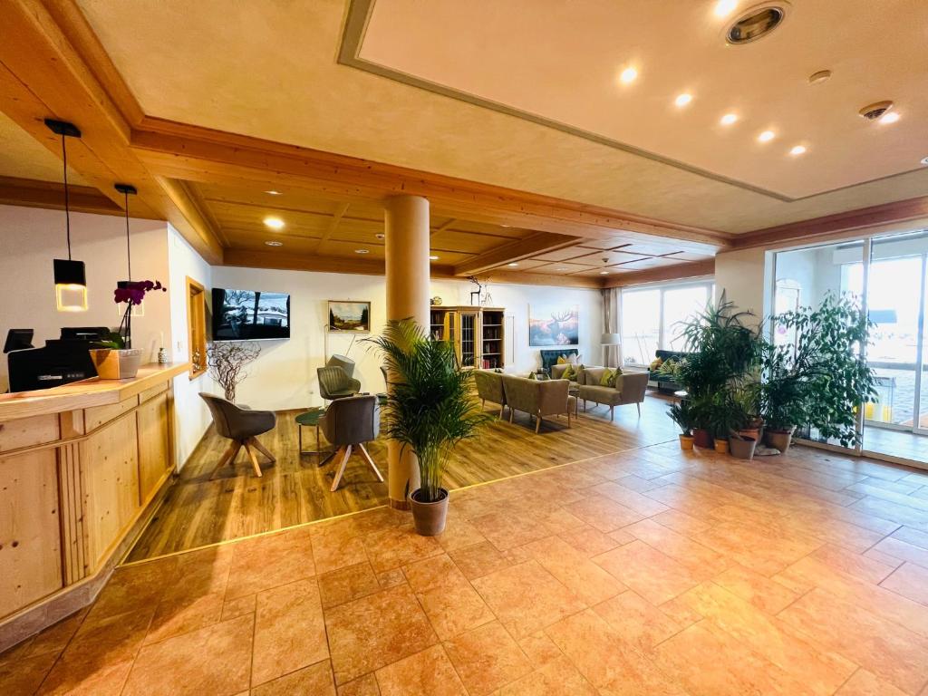 TV a/nebo společenská místnost v ubytování Hotel Fischer am See