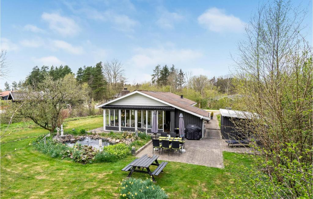 a house with a picnic table in a yard at 3 Bedroom Amazing Home In Oksbøl in Oksbøl