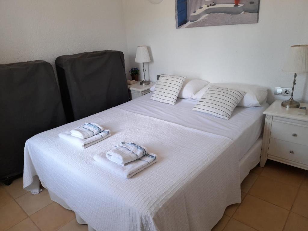 Postel nebo postele na pokoji v ubytování Jávea Villa entière piscine et cuisine d'été à pinosol