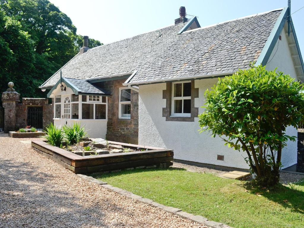 Baron Cliffe Lodge, Cove (updated prices 2024)