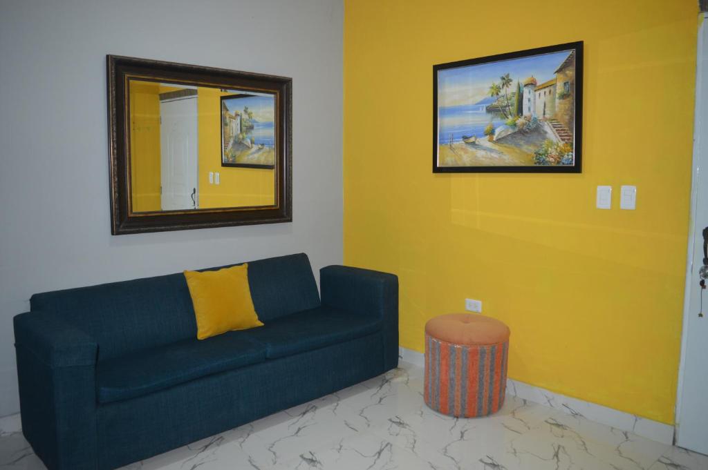Posezení v ubytování Apartamento Amueblado Caribe, Santo Domingo a 10 minutos del Aeropuerto Internacional de las Americas