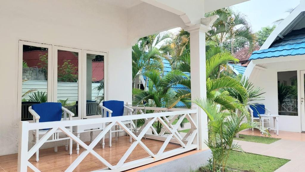 Un jardín fuera de Cosè Gili Beach Resort