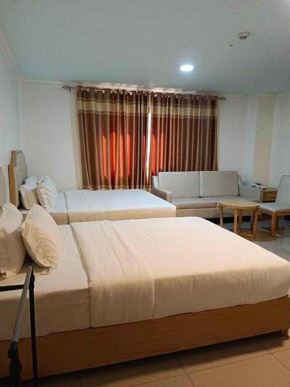 Postel nebo postele na pokoji v ubytování PUNTA CLARK HOTEL