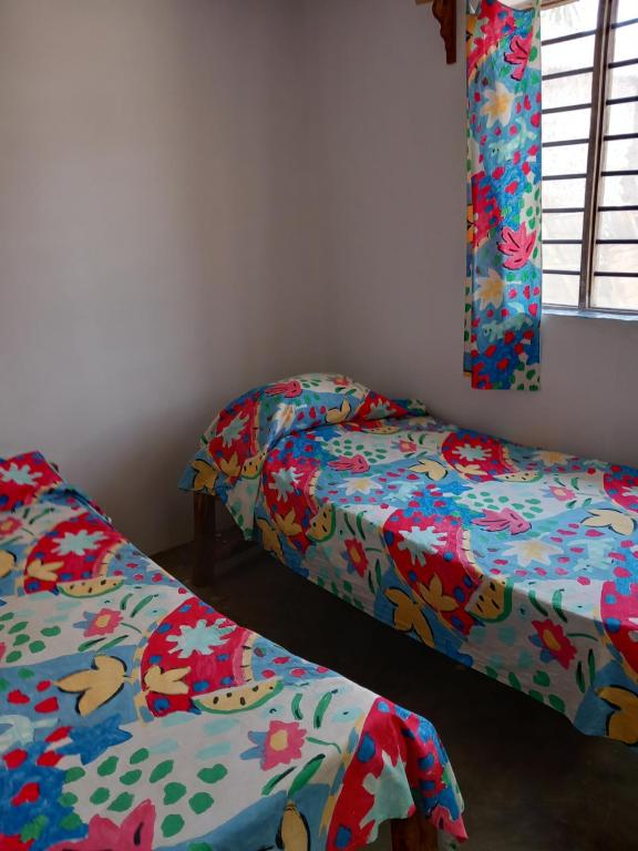 Postel nebo postele na pokoji v ubytování Bibi Mrembo Guesthouse
