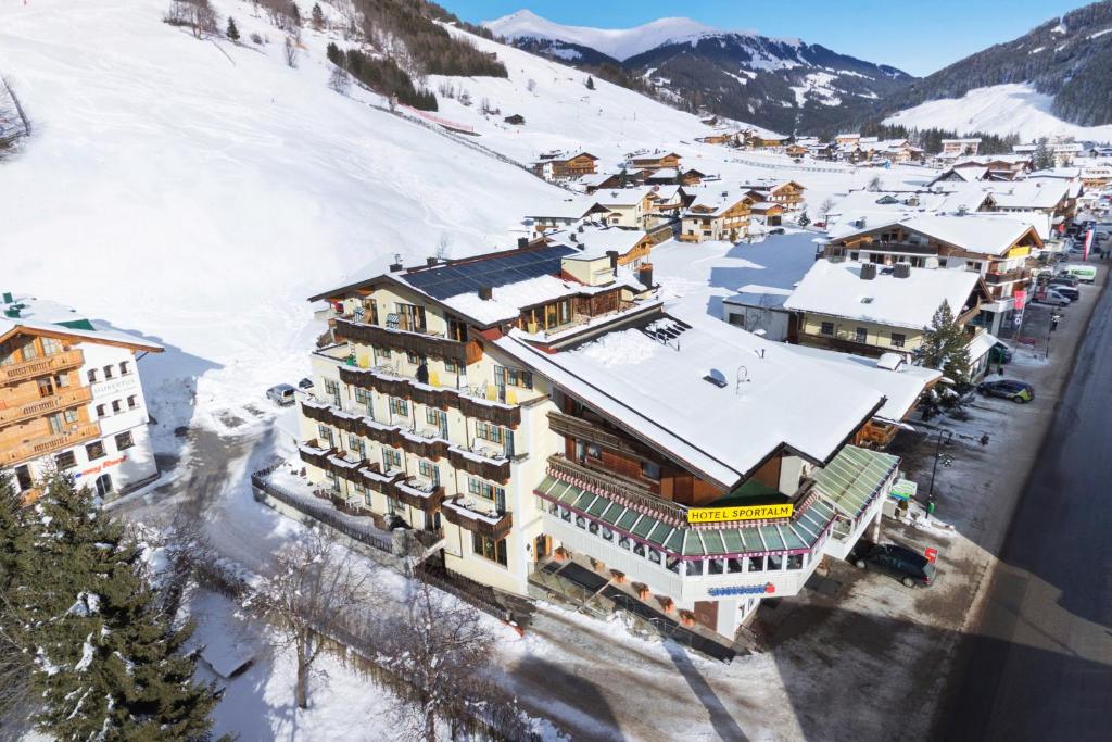 Nespecifikovaný výhled na hory nebo výhled na hory při pohledu z hotelu