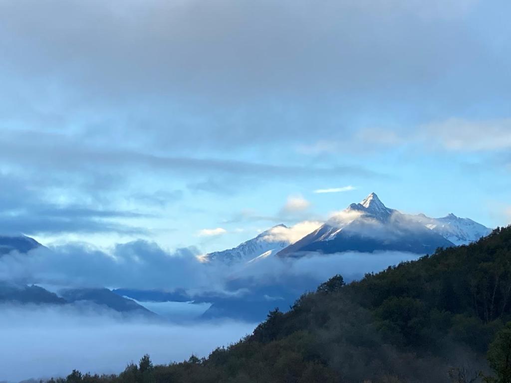 アゴ・ヴィダロにあるBalcon du Pibesteの霧の谷間山