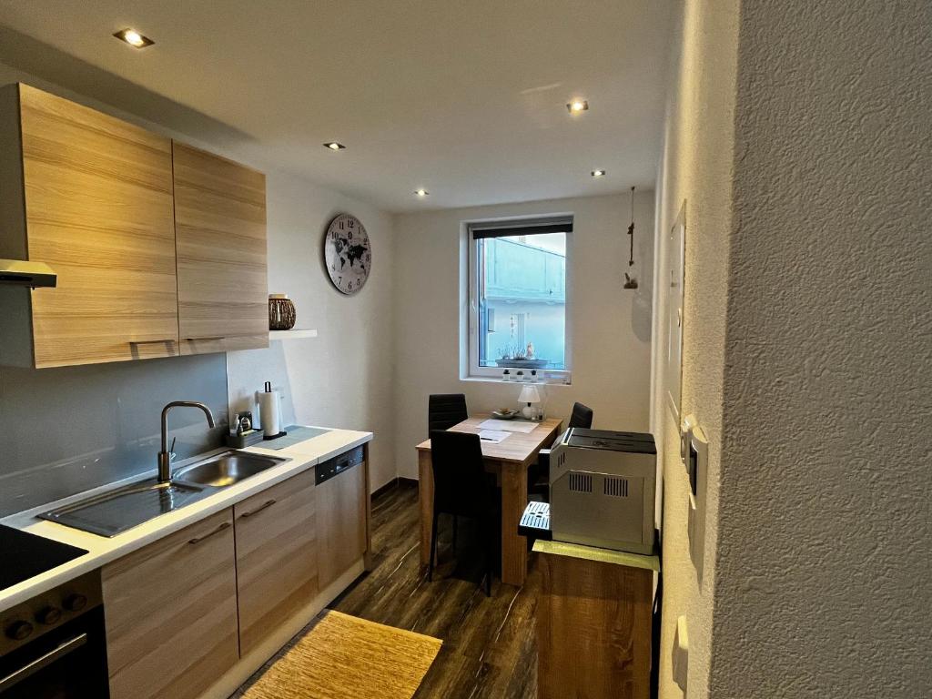Kuchyň nebo kuchyňský kout v ubytování Liebevolle Wohnung