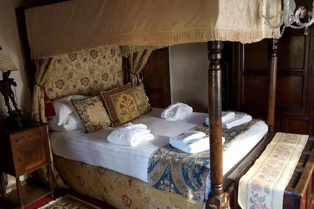 Postel nebo postele na pokoji v ubytování Hagg Hill Hall