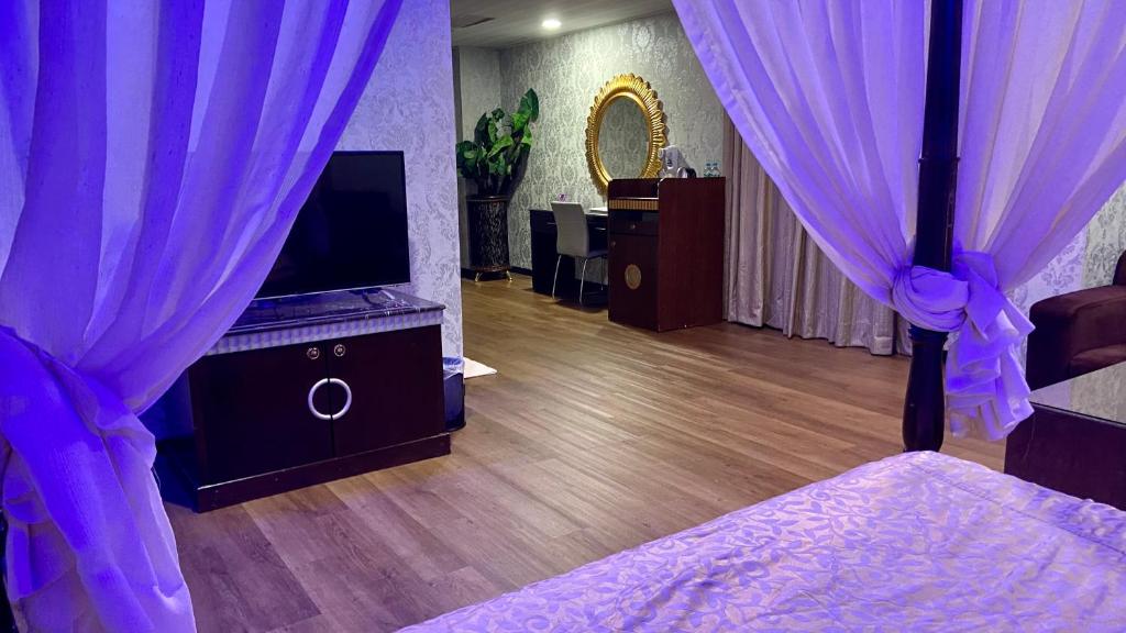 TV a/nebo společenská místnost v ubytování Huang Xing Motel