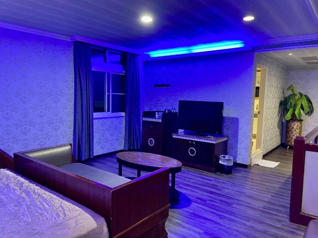 TV a/nebo společenská místnost v ubytování Huang Xing Motel