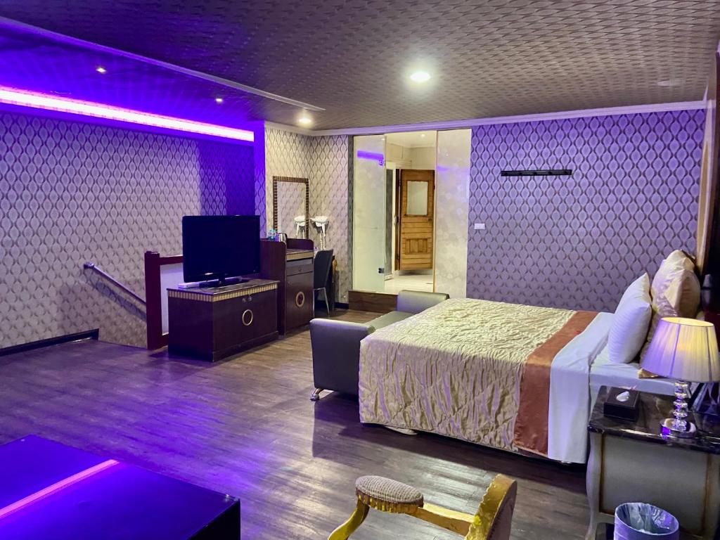 TV a/nebo společenská místnost v ubytování Huang Xing Motel