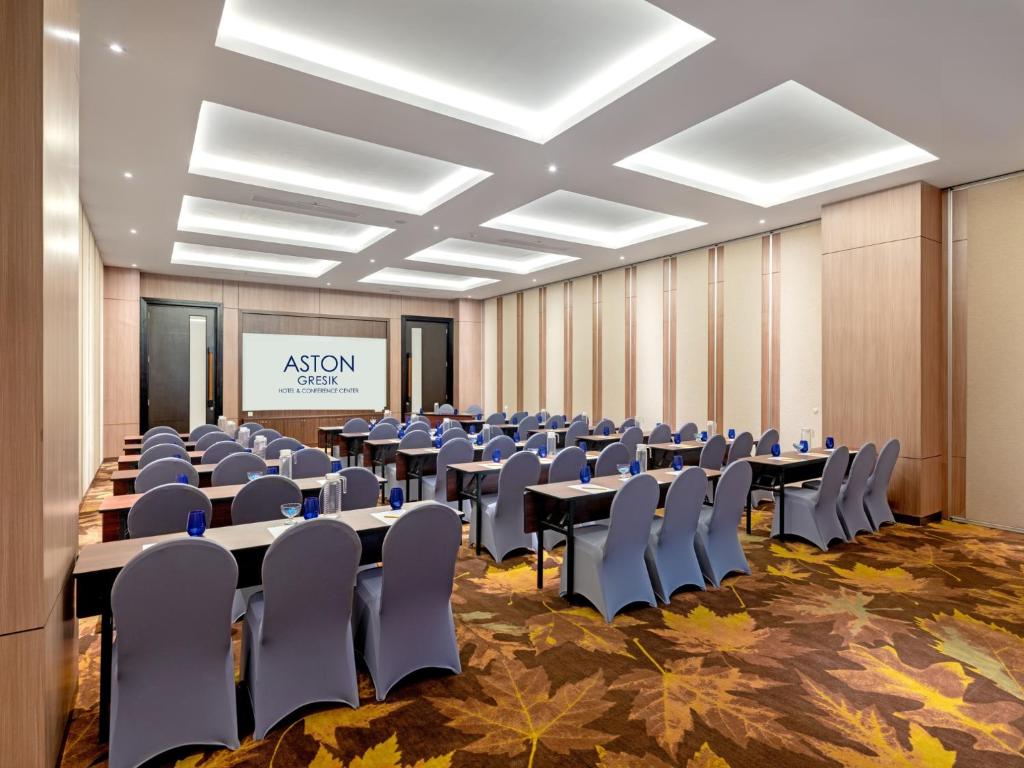 منطقة الأعمال و/أو غرفة المؤتمرات في Aston Gresik Hotel & Conference Center