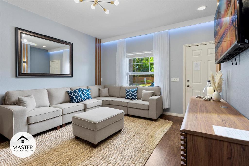 3 Bedroom - 2 Bathroom Lucaya Village 10-102 LV