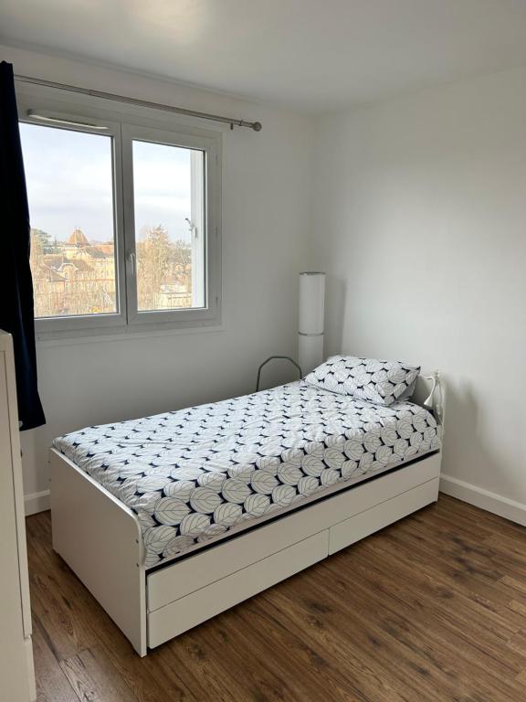 Fotografia z galérie ubytovania Le Roosevelt Midterm Rental Weekly housekeeping offered v destinácii Saint-Germain-en-Laye