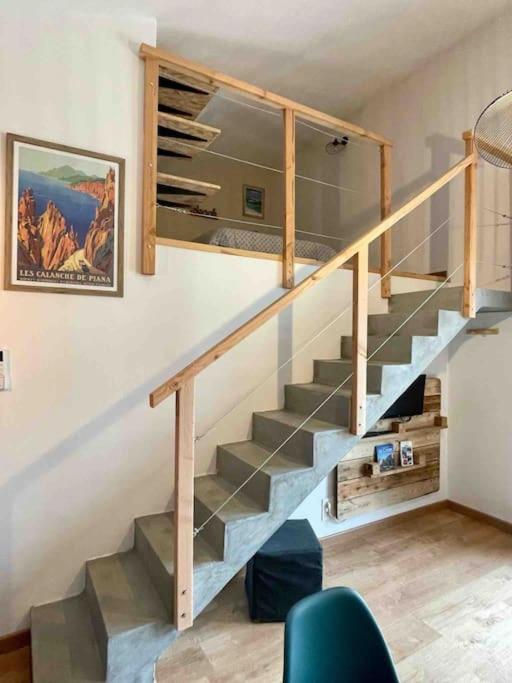 Zdjęcie z galerii obiektu Charmant duplex avec terrasse w mieście Figari